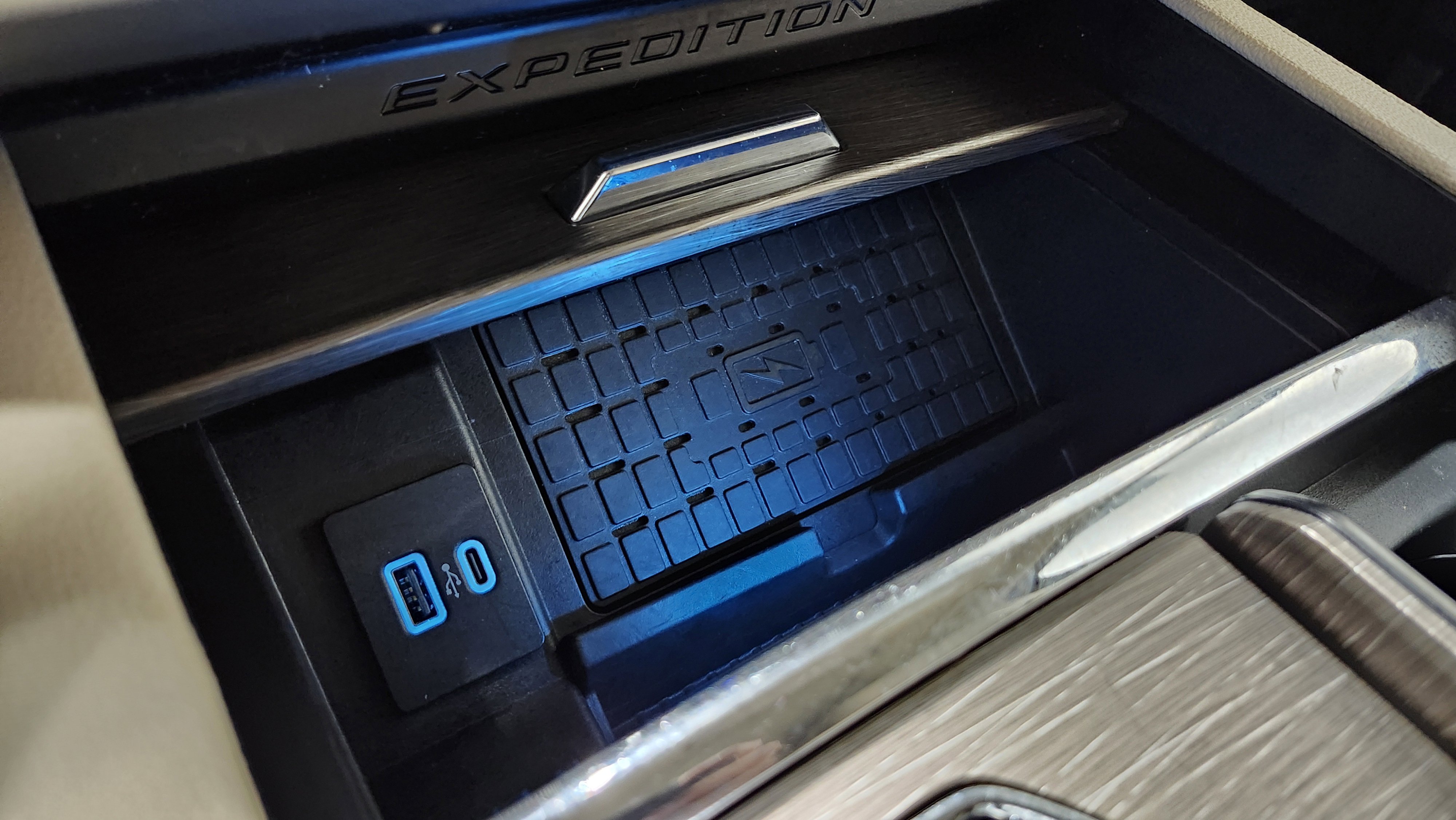 Used 2024 Ford Expedition Limited image 11