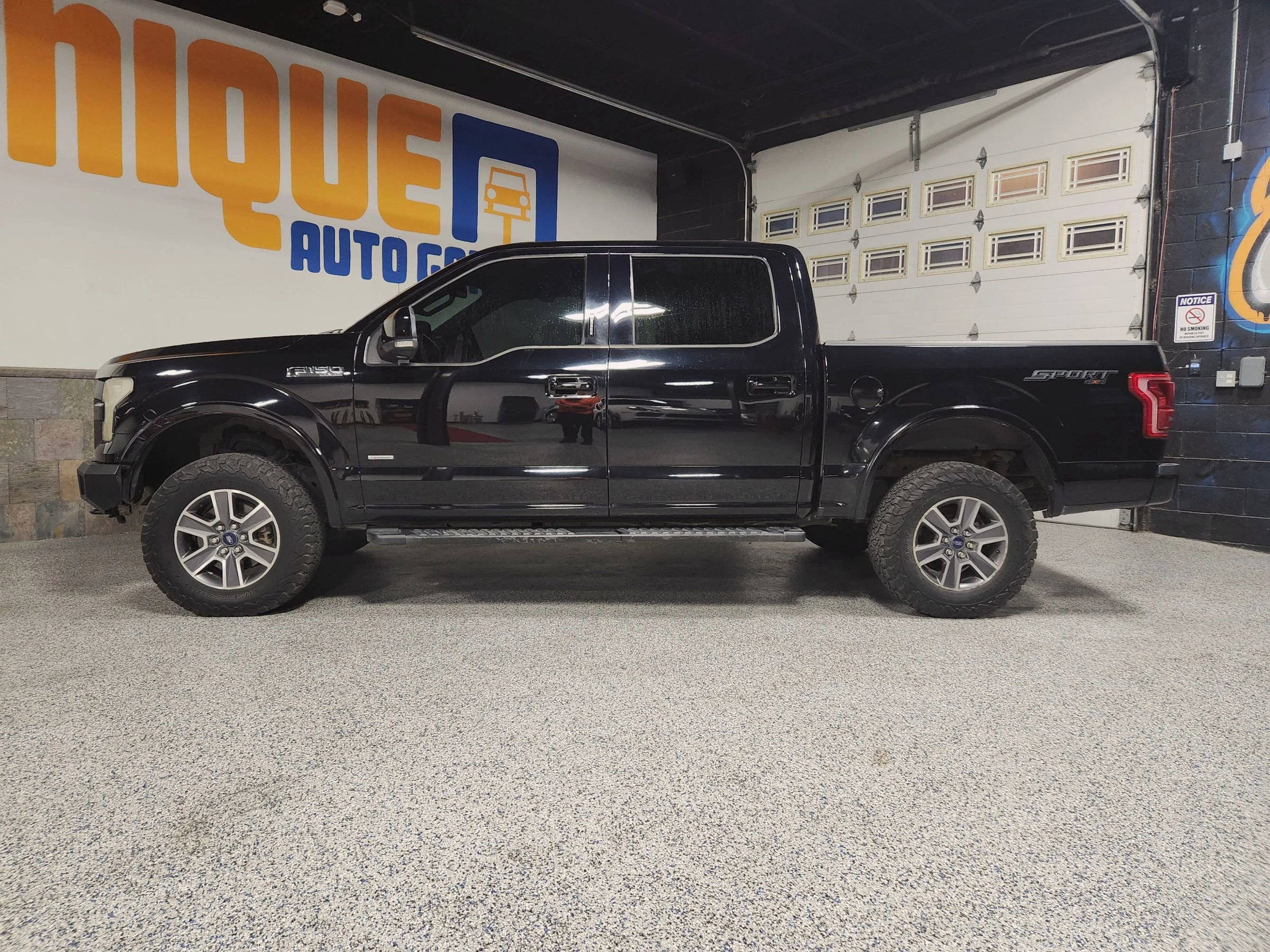 Used 2017 Ford F150 Lariat w/ Equipment Group 502A Luxury image 8