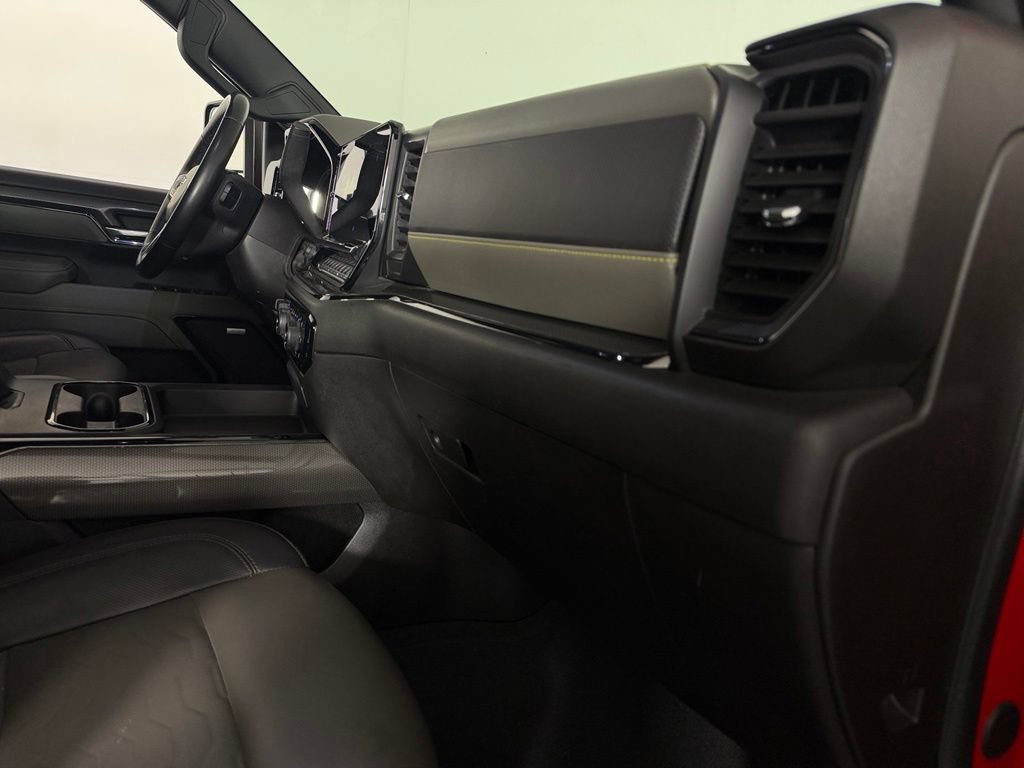 Used 2025 Chevrolet Silverado 2500 ZR2 w/ Technology Package AWD/4WD image 32