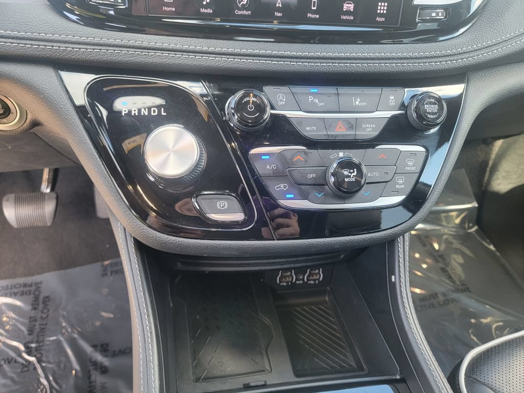 Used 2025 Chrysler Pacifica Limited FWD image 22