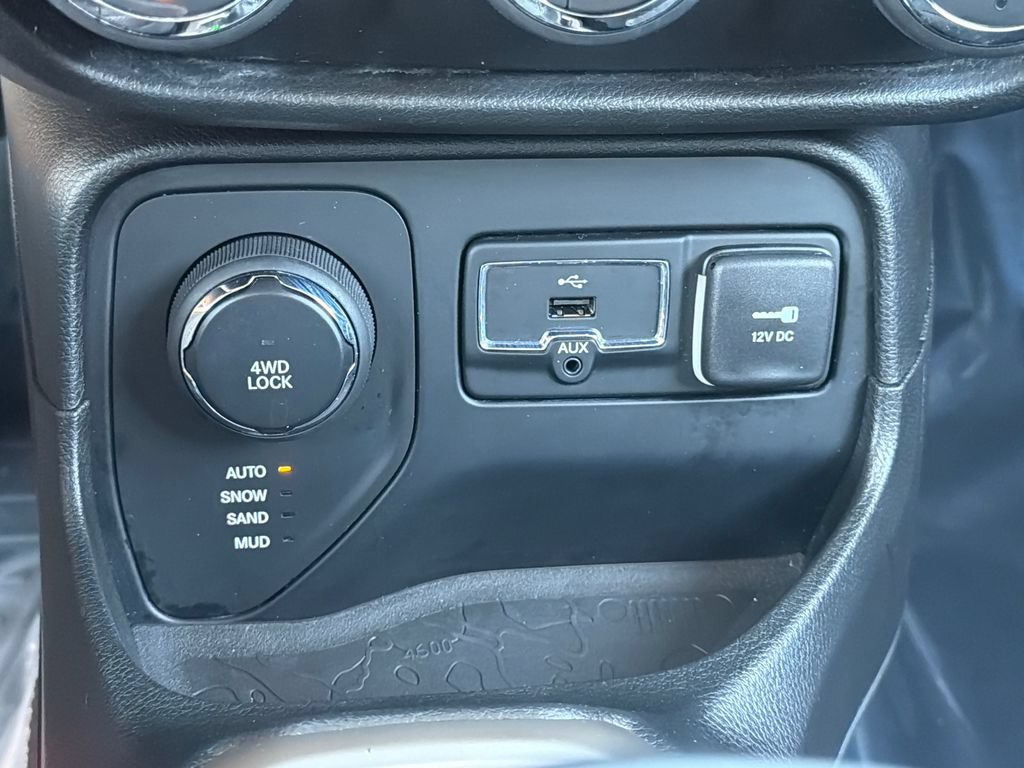 Used 2016 Jeep Renegade Limited AWD/4WD image 26