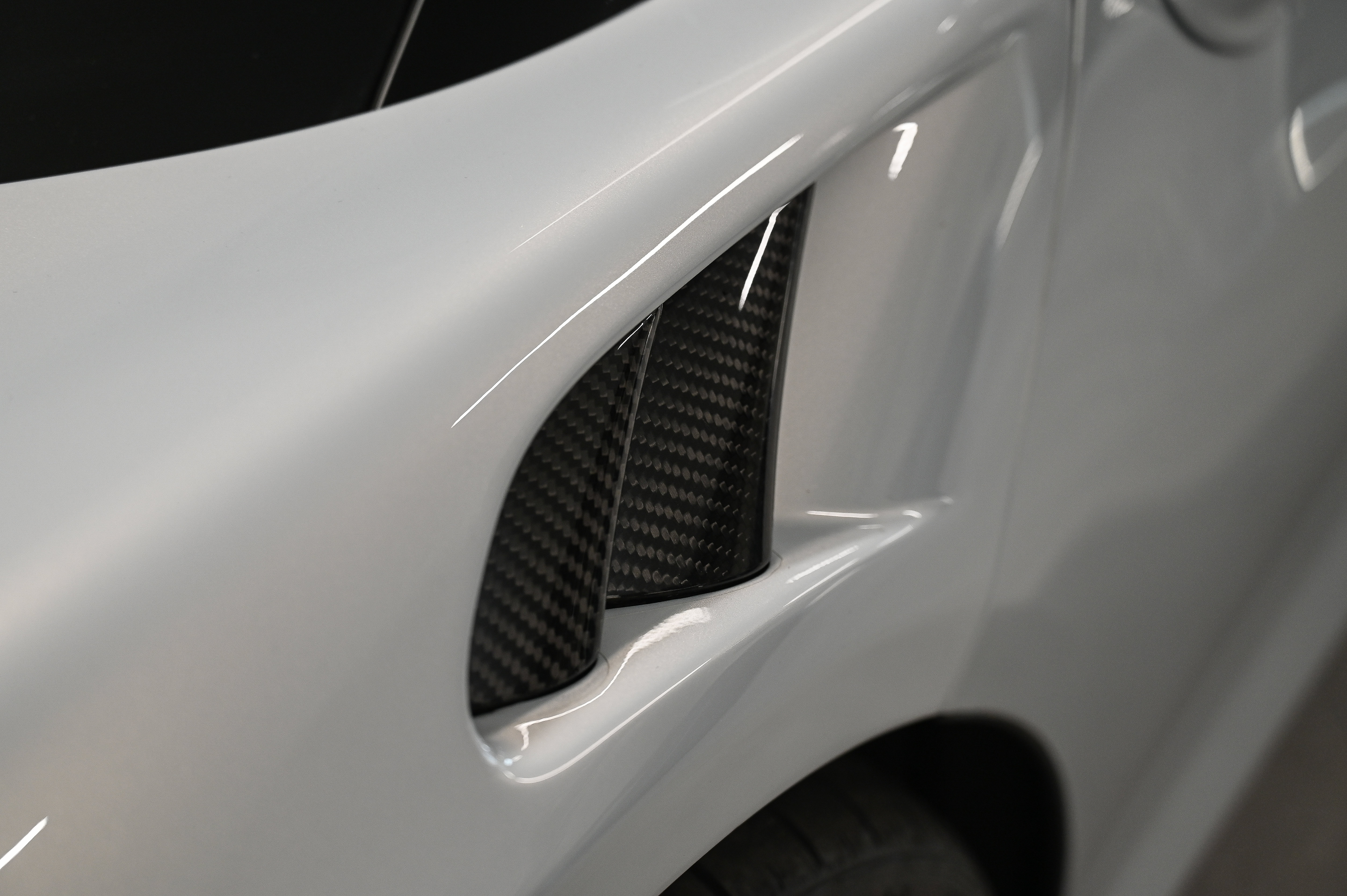 Used 2023 McLaren Artura RWD image 6