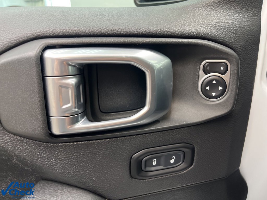 Used 2020 Jeep Wrangler Unlimited Sahara image 29