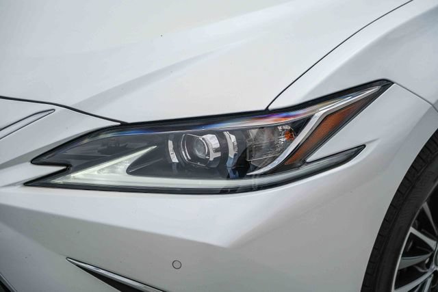 Used 2025 Lexus ES 300h w/ Premium Package FWD image 7