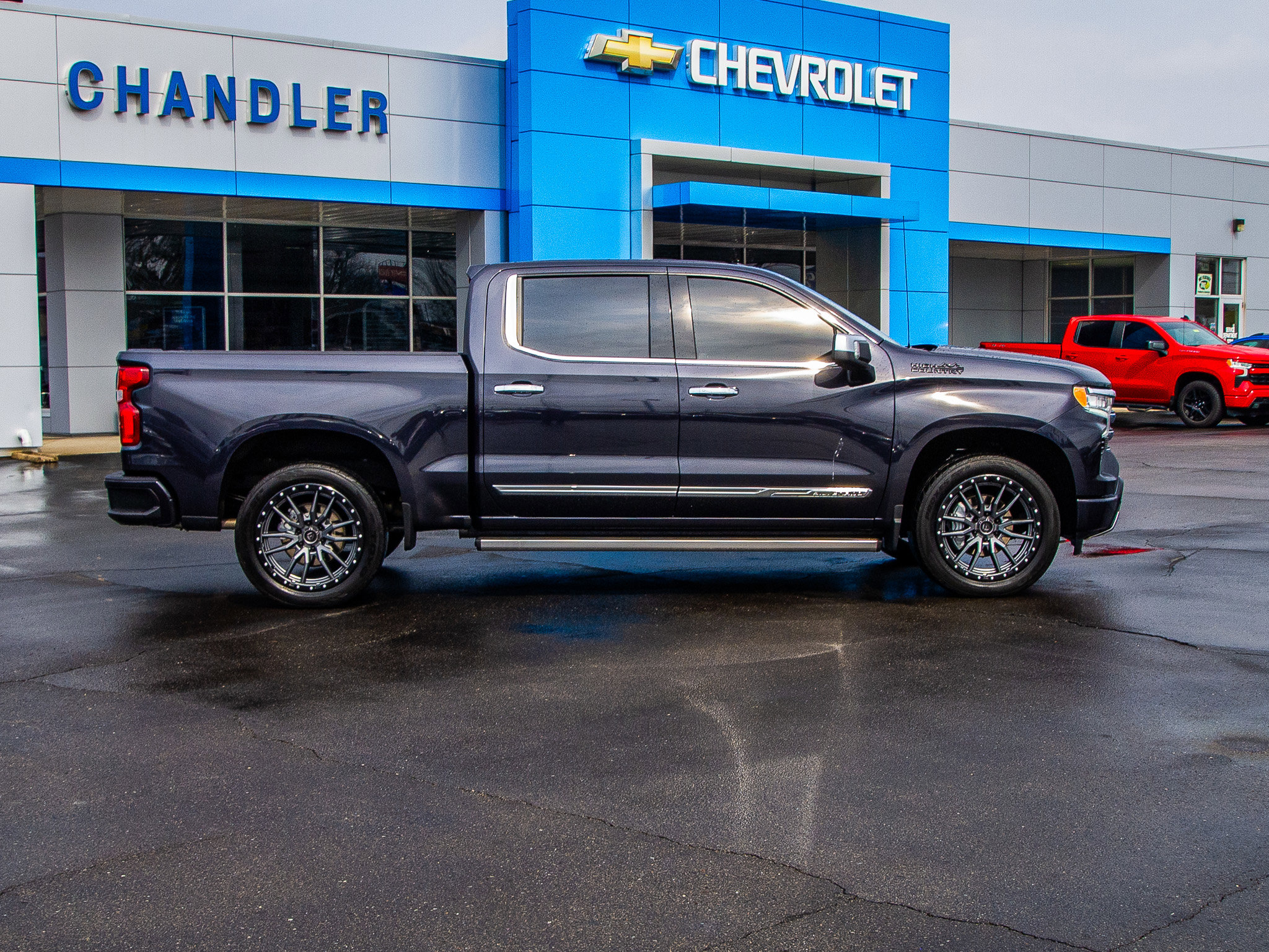 Used 2024 Chevrolet Silverado 1500 High Country w/ High Country Premium Package AWD/4WD image 8