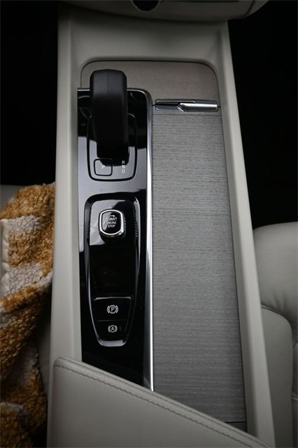 Used 2023 Volvo XC60 B5 Plus w/ Protection Package Premier image 10