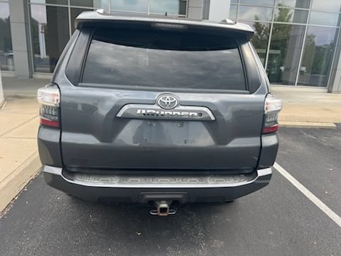 Used 2017 Toyota 4Runner SR5 AWD/4WD image 4