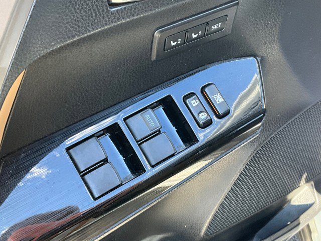 Used 2018 Toyota RAV4 Limited image 29