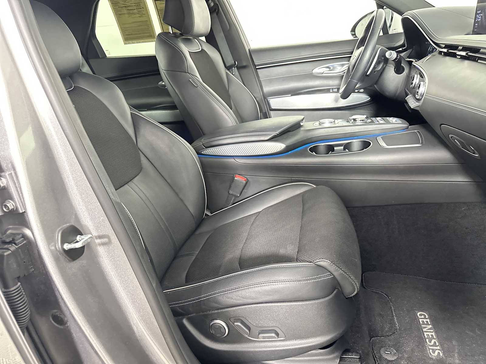 Used 2022 Genesis GV70 2.5T w/ Sport Prestige Package image 28
