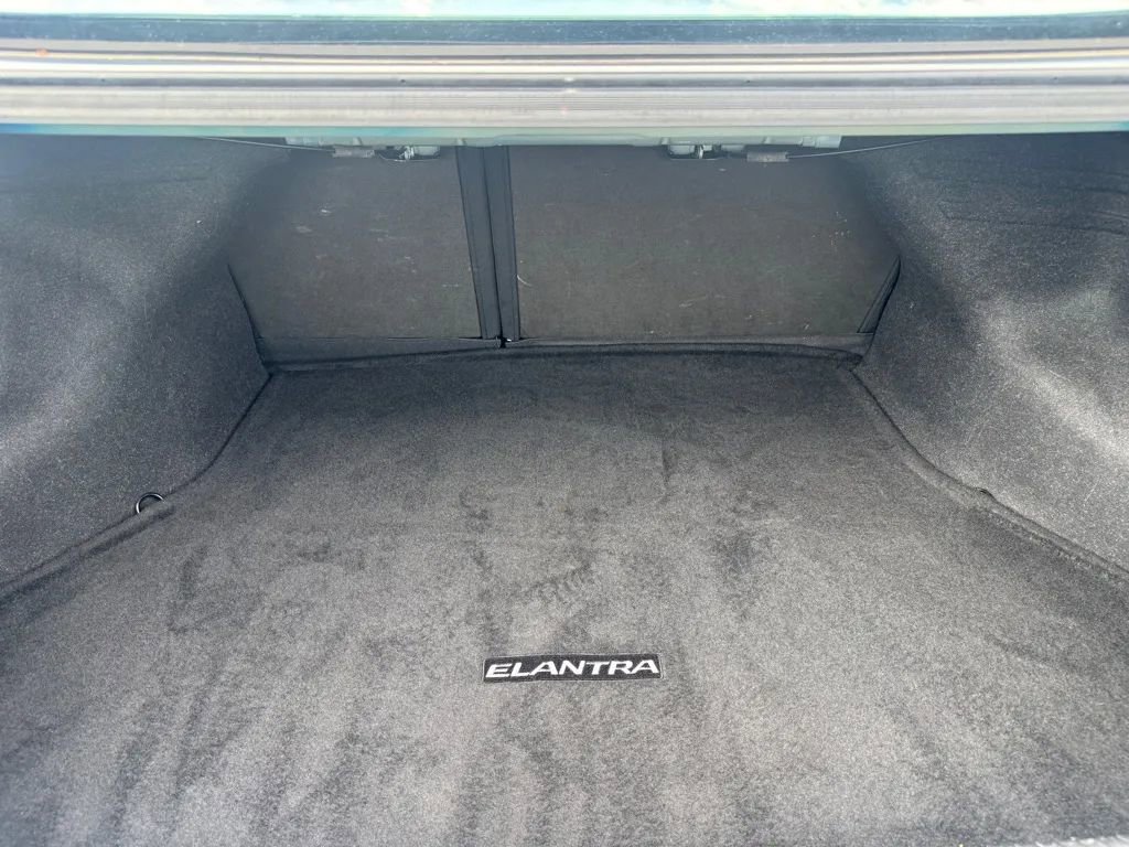 Used 2014 Hyundai Elantra SE w/ Option Group 02 FWD image 10