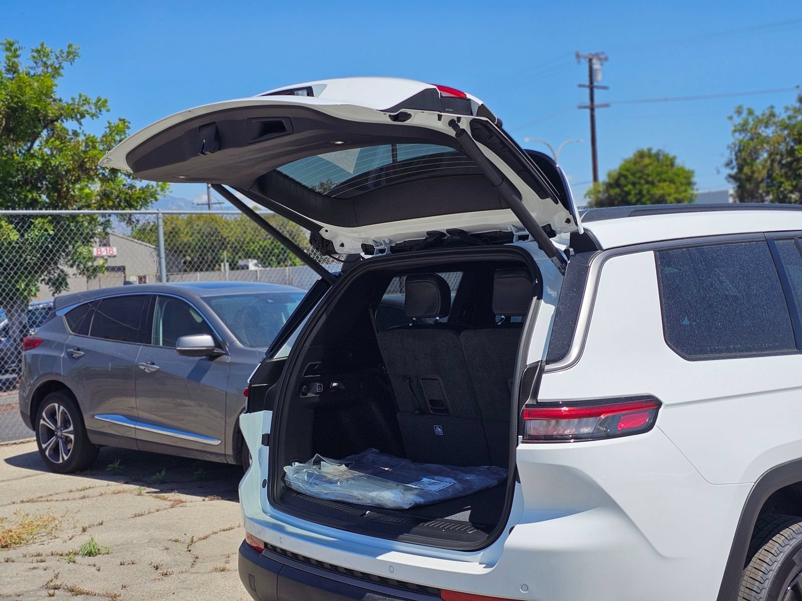 New 2026 Jeep Grand Cherokee L Altitude RWD image 8