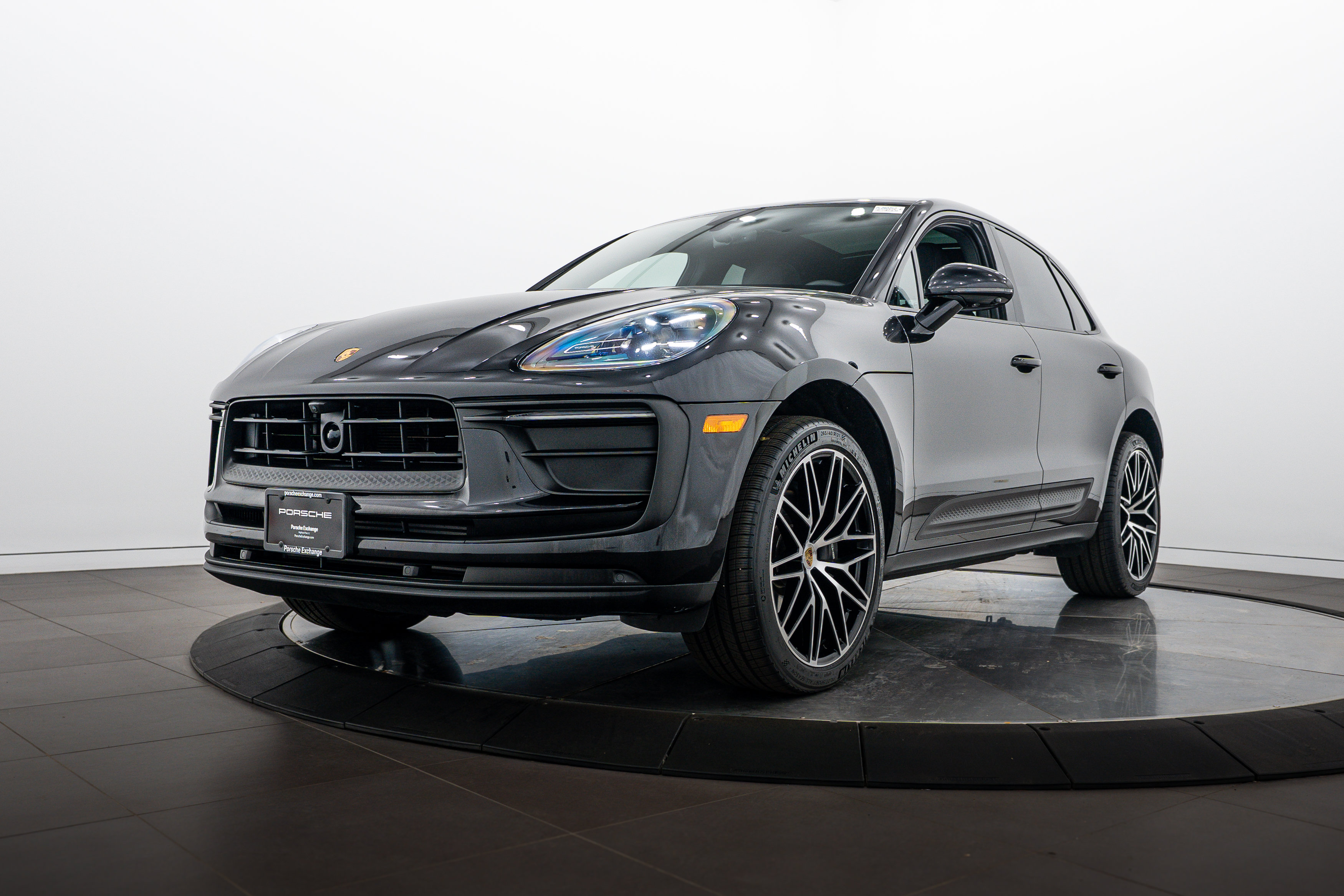 Certified 2026 Porsche Macan AWD/4WD image 1