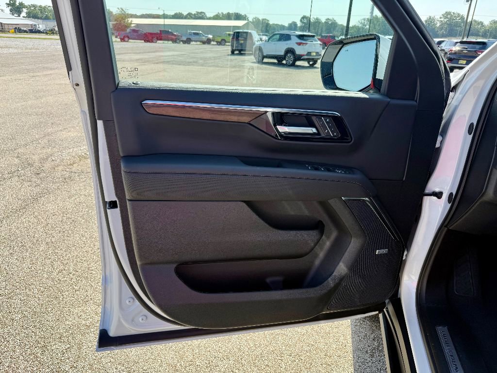 New 2025 Chevrolet Suburban High Country image 10