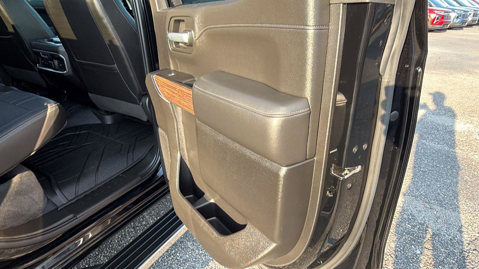 Used 2021 Chevrolet Silverado 1500 High Country w/ Technology Package AWD/4WD image 18