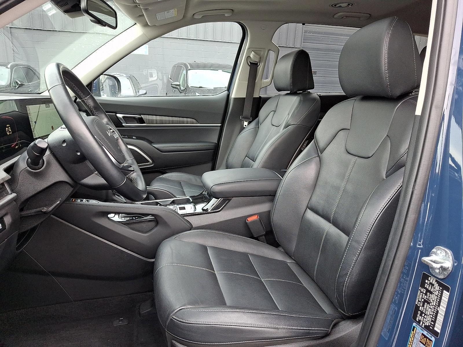 Used 2023 Kia Telluride EX w/ EX Captain's Chair Package AWD/4WD image 14