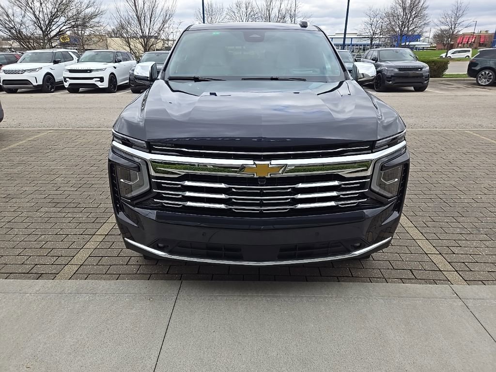 Used 2025 Chevrolet Suburban Premier image 2