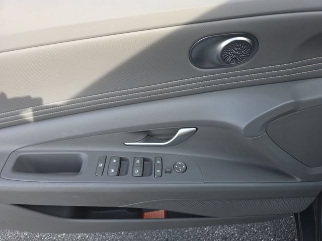 Used 2025 Hyundai Elantra Sport FWD image 14