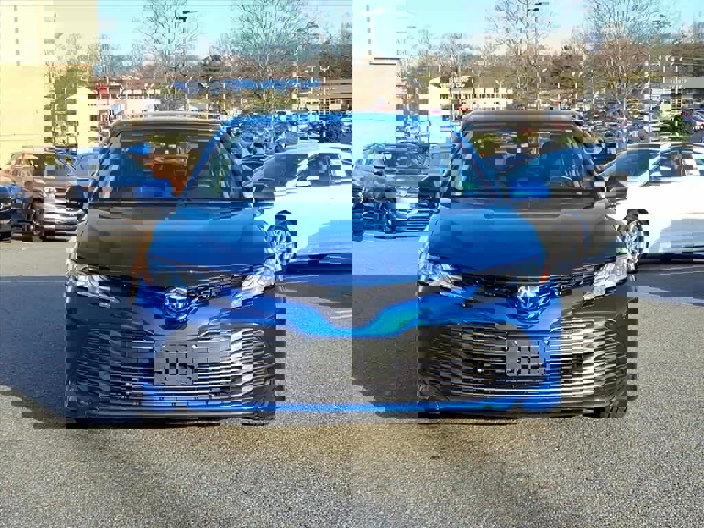 Used 2020 Toyota Camry XLE image 6