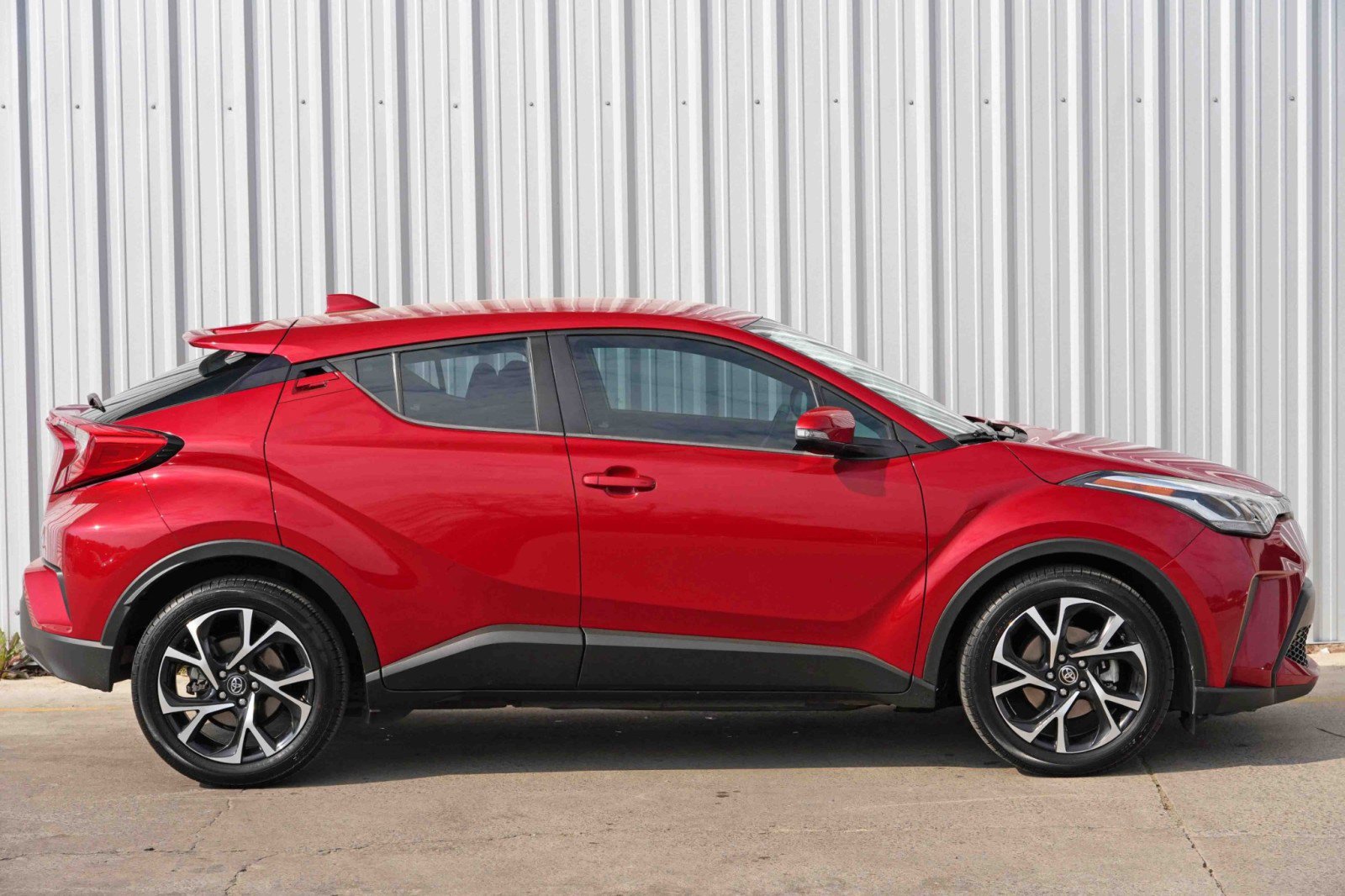 Used 2020 Toyota C-HR XLE image 47