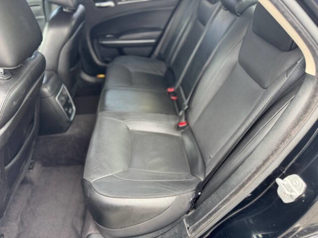 Used 2018 Chrysler 300 Limited image 12