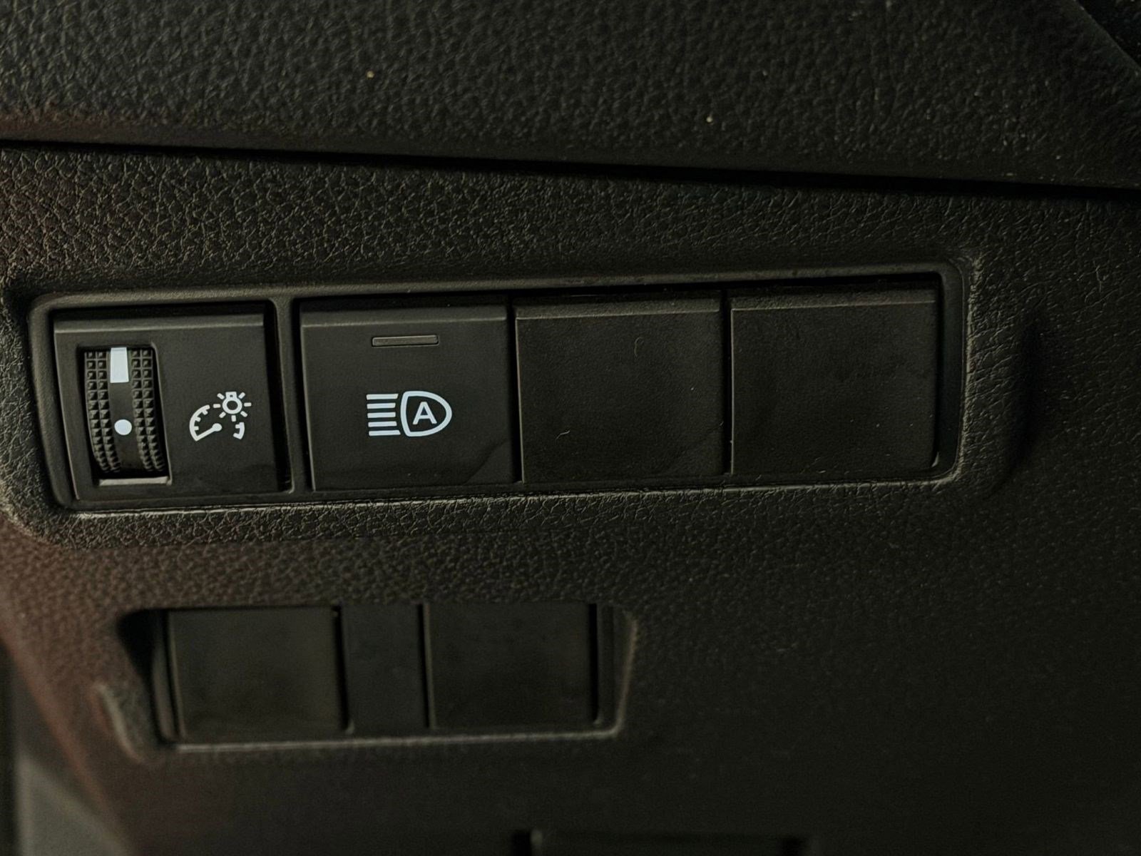 Used 2024 Toyota Corolla Cross LE w/ Moonroof Package image 15