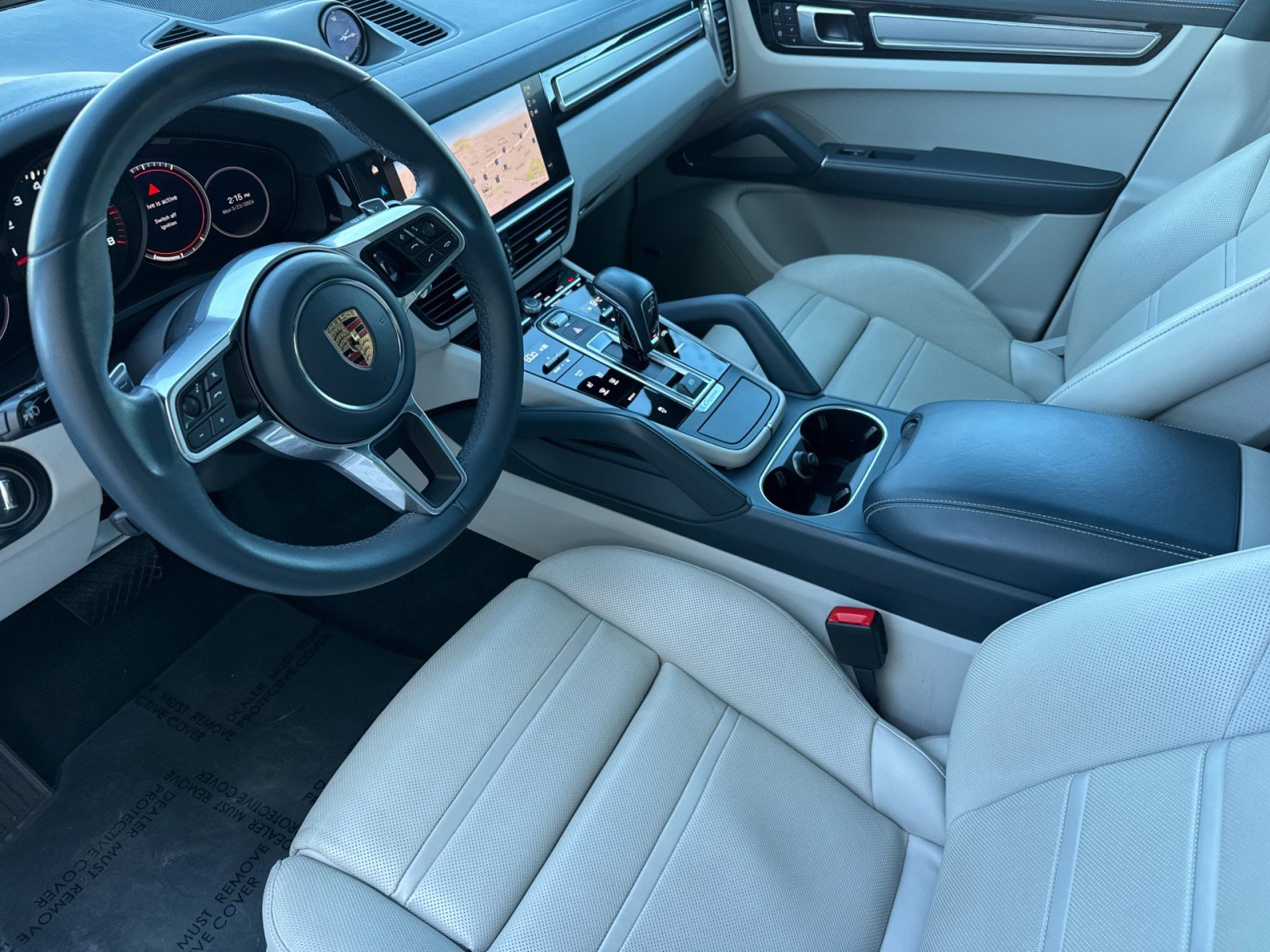 Certified 2023 Porsche Cayenne Platinum Edition image 4