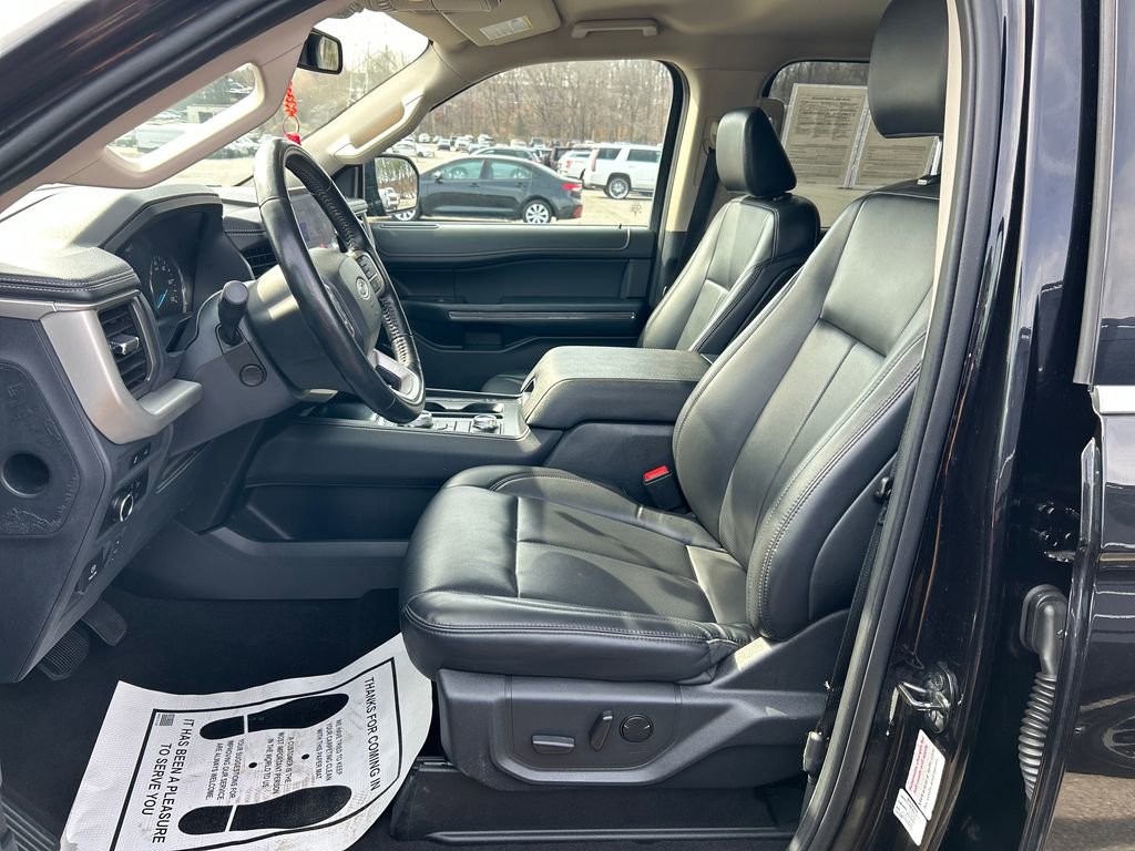 Used 2024 Ford Expedition Max XLT image 11