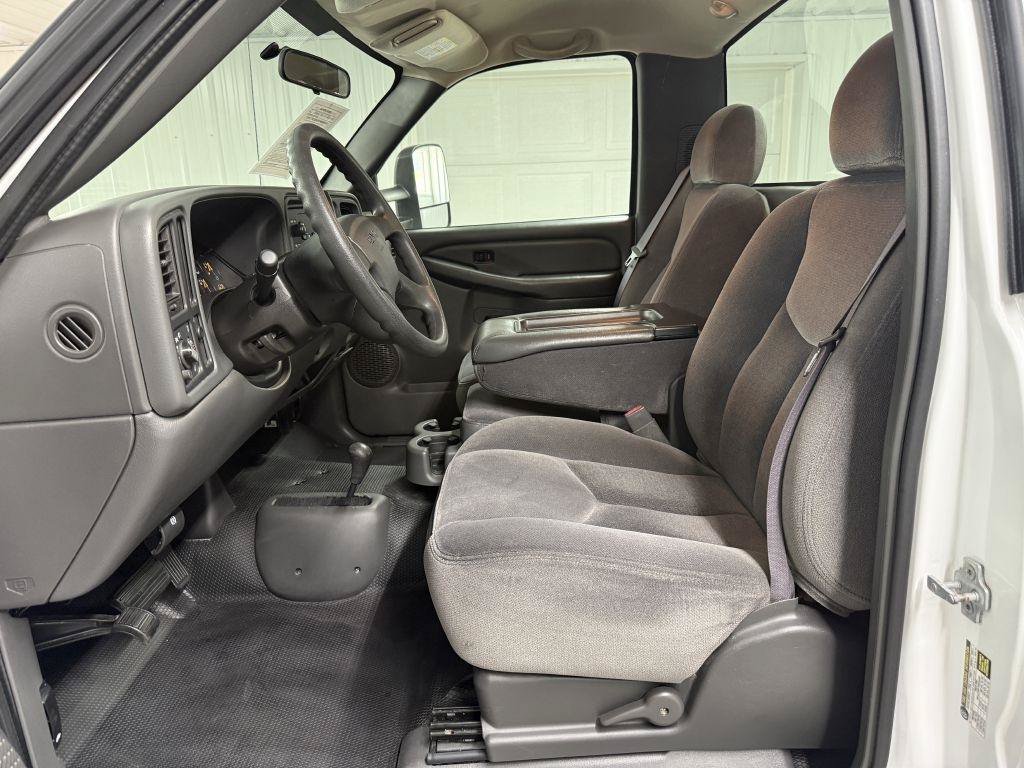 Used 2005 GMC Sierra 2500 W/T AWD/4WD image 18