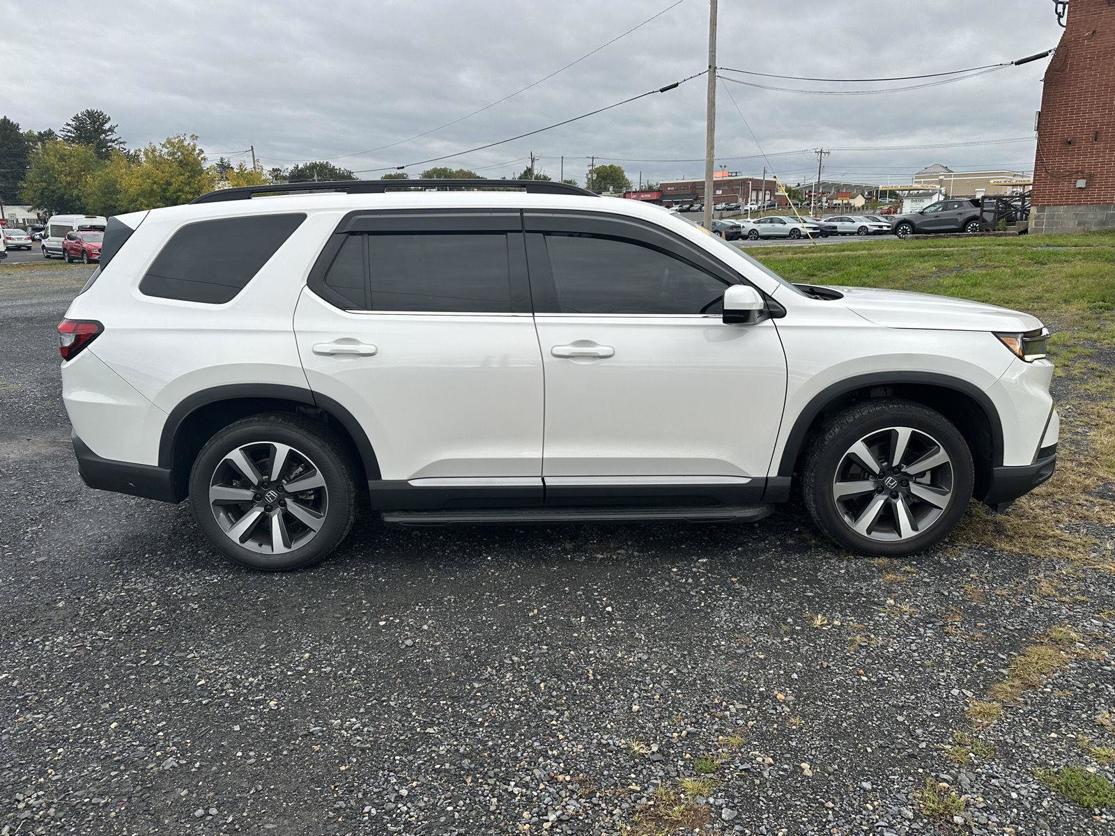 Used 2024 Honda Pilot Touring image 9
