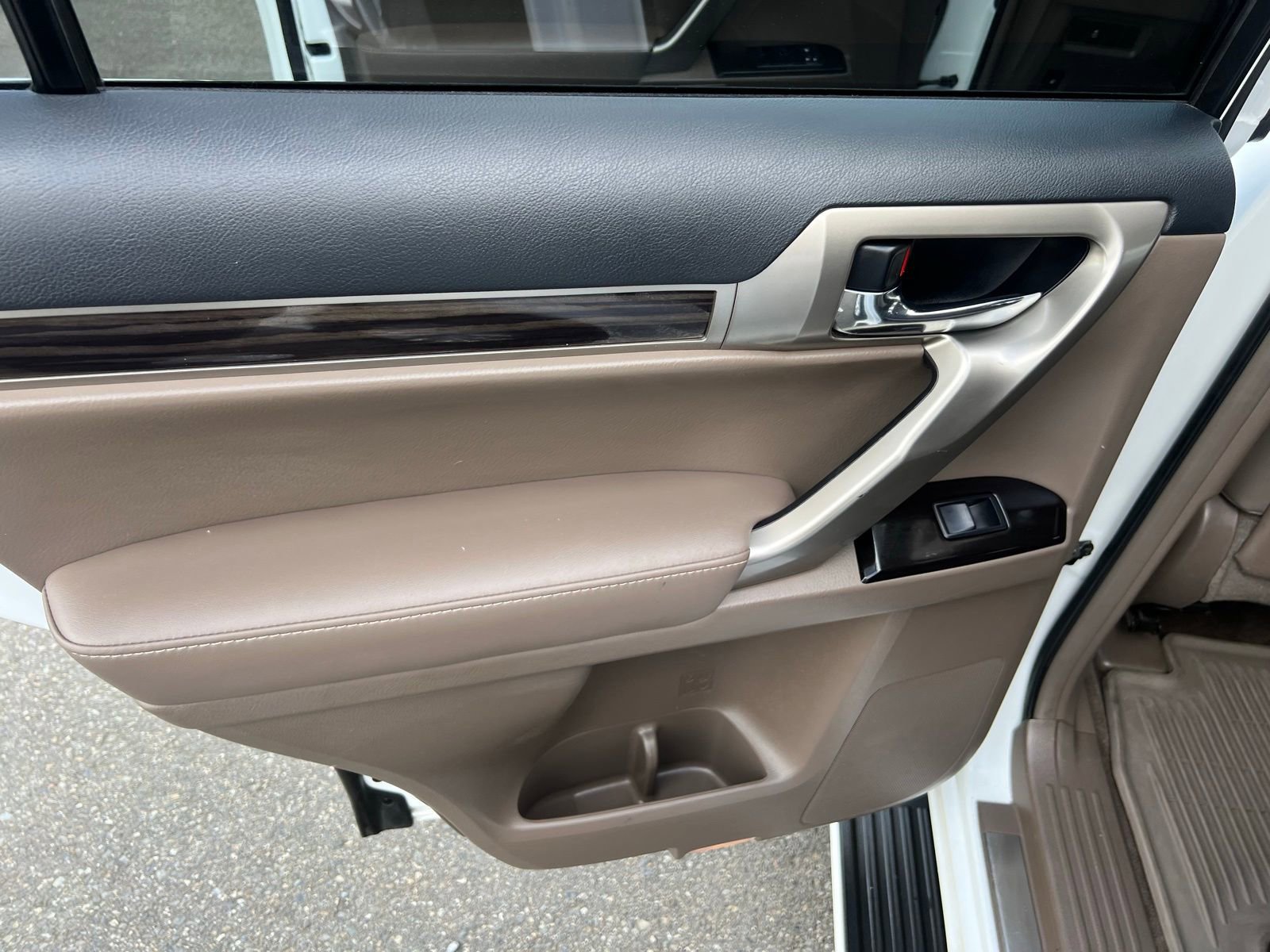 Used 2016 Lexus GX 460 w/ Comfort Package AWD/4WD image 27