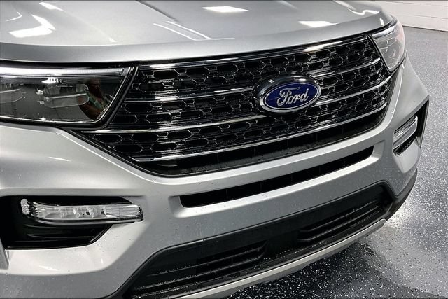 Used 2024 Ford Explorer XLT w/ Equipment Group 202A AWD/4WD image 30
