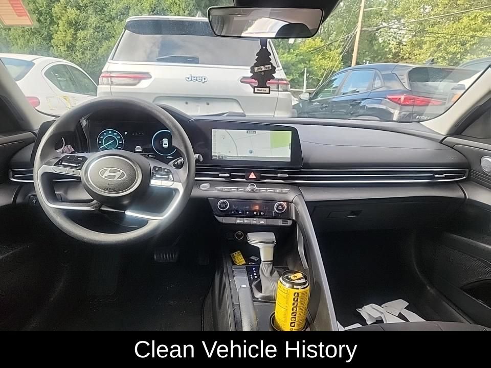 Used 2024 Hyundai Elantra SEL FWD image 4
