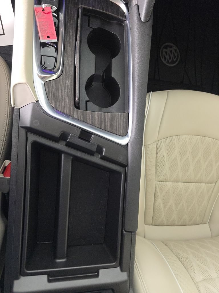 Used 2022 Buick Enclave Avenir w/ Avenir Technology Package AWD/4WD image 23