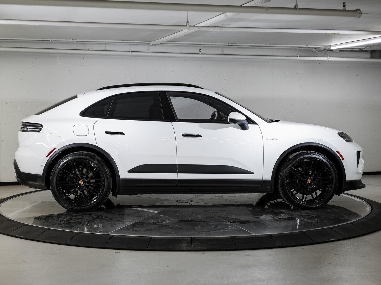 Certified 2026 Porsche Macan Electric RWD image 8