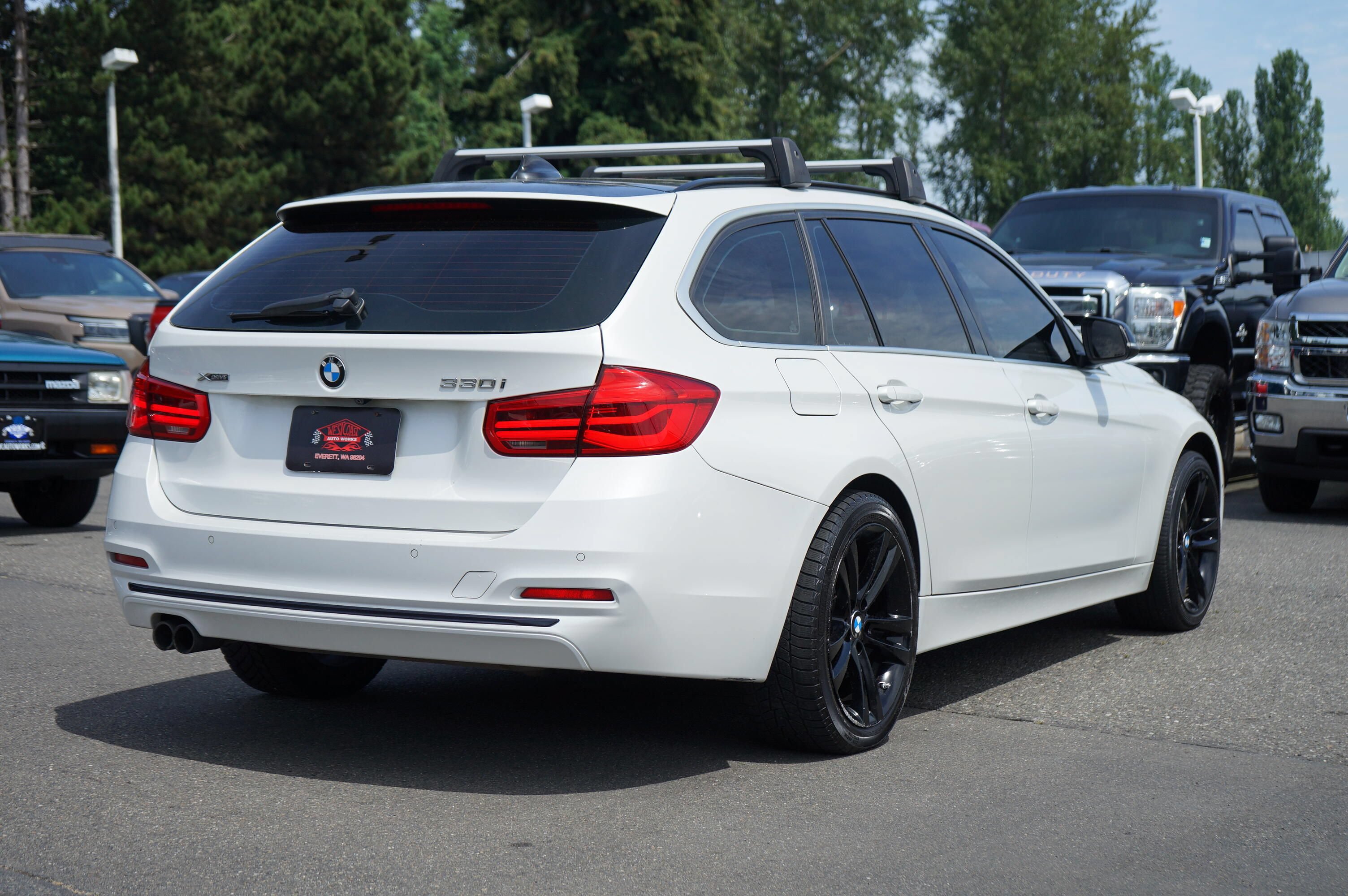 Used 2017 BMW 330i xDrive Wagon AWD/4WD image 7