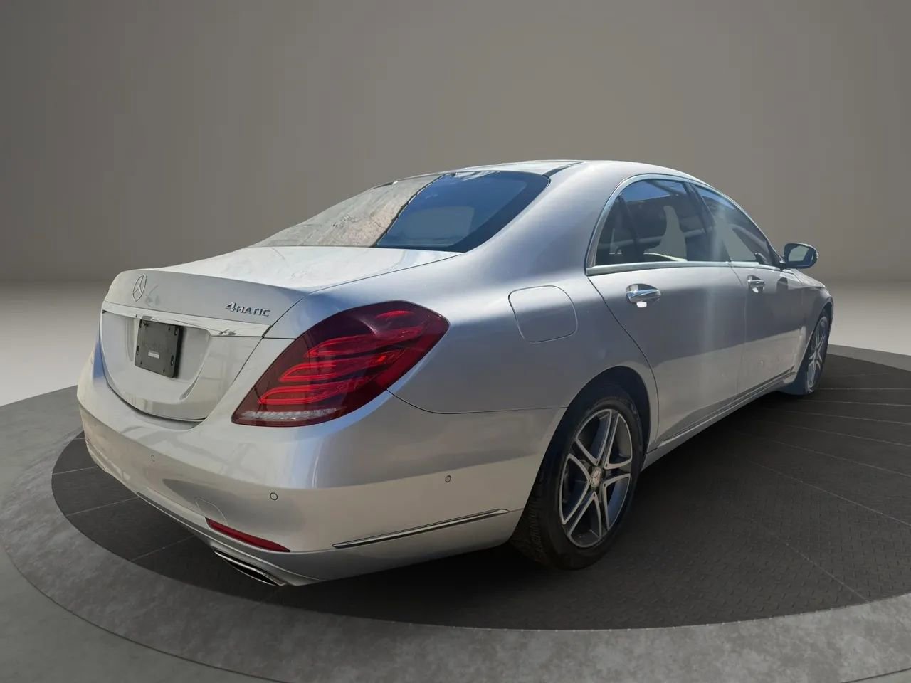 Used 2016 Mercedes-Benz S 550 4MATIC Sedan image 3