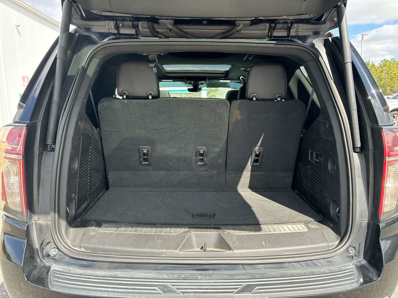 Used 2021 Chevrolet Tahoe Premier w/ Premium Package RWD image 27