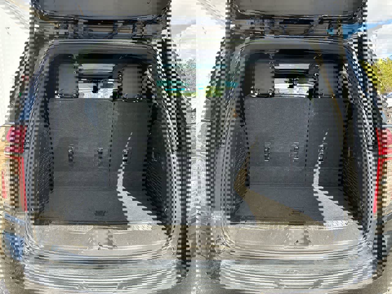 Used 2021 Chevrolet Tahoe Premier w/ Premium Package image 27