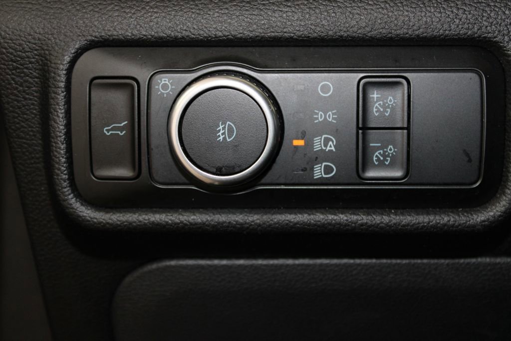 Used 2023 Ford Explorer Limited image 50