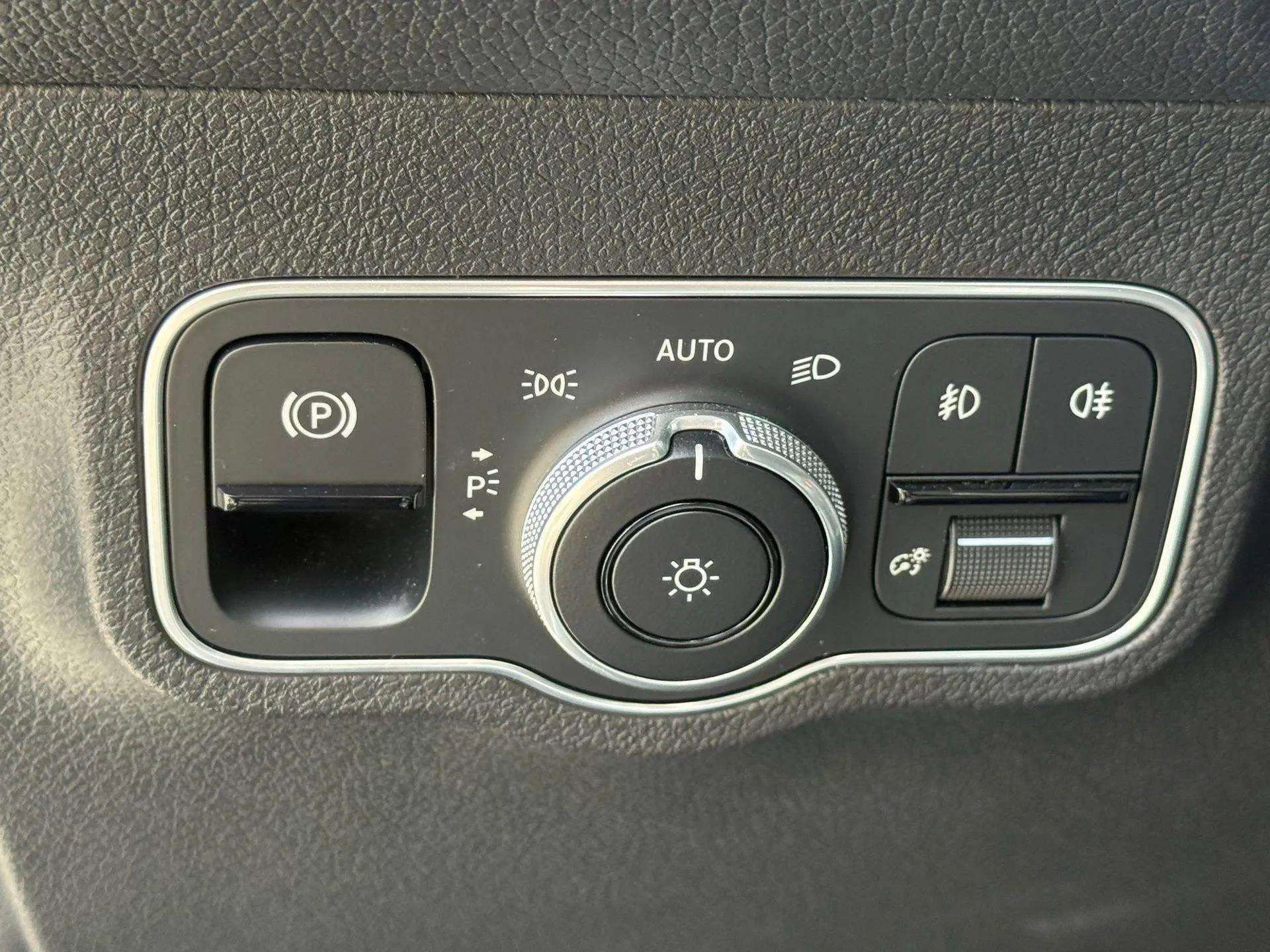 Used 2025 Mercedes-Benz GLB 250 GLB 250 image 41