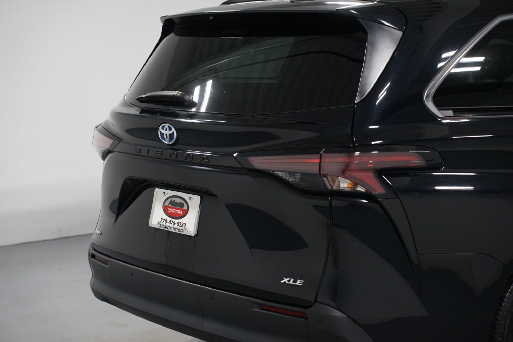 Certified 2025 Toyota Sienna XLE FWD image 9