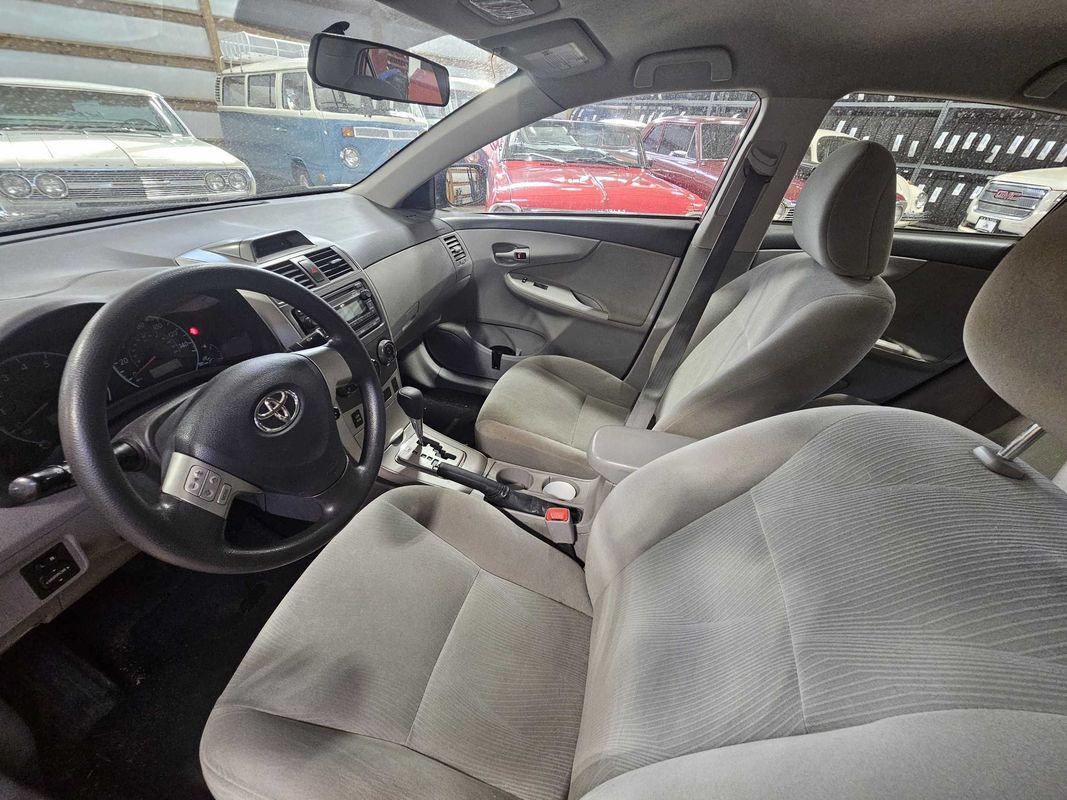 Used 2012 Toyota Corolla LE FWD image 13