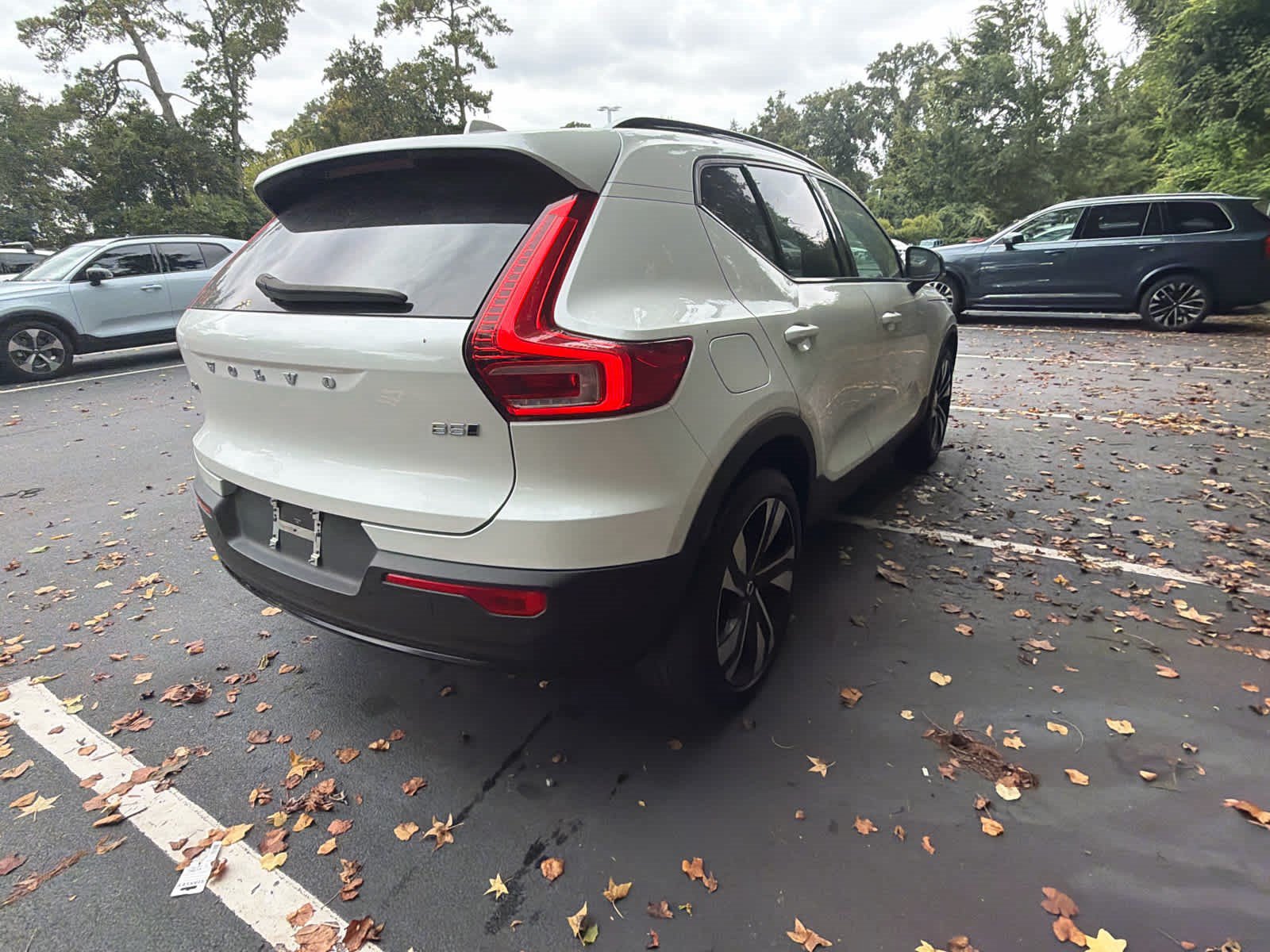 Used 2024 Volvo XC40 B5 Plus AWD/4WD image 16