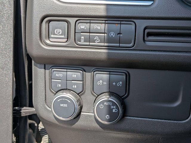 Used 2024 Chevrolet Tahoe Premier AWD/4WD image 17