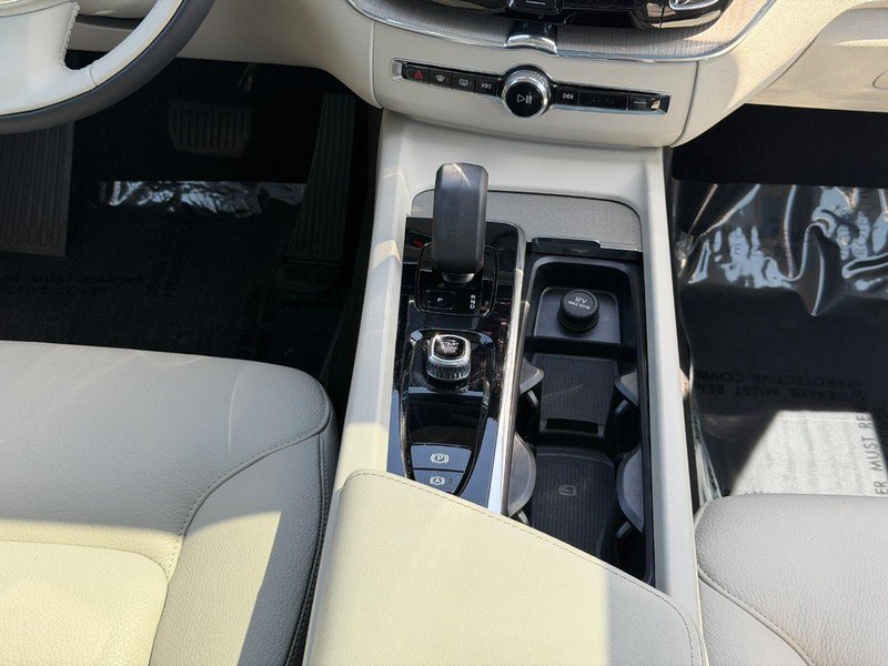 Certified 2023 Volvo XC60 B5 Plus w/ Climate Package AWD/4WD image 15