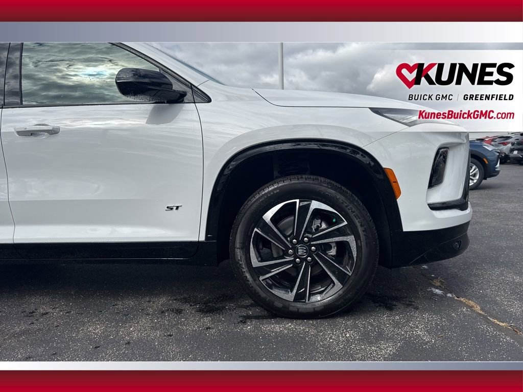 New 2026 Buick Enclave Sport Touring w/ LPO, Floor Liner Package image 13