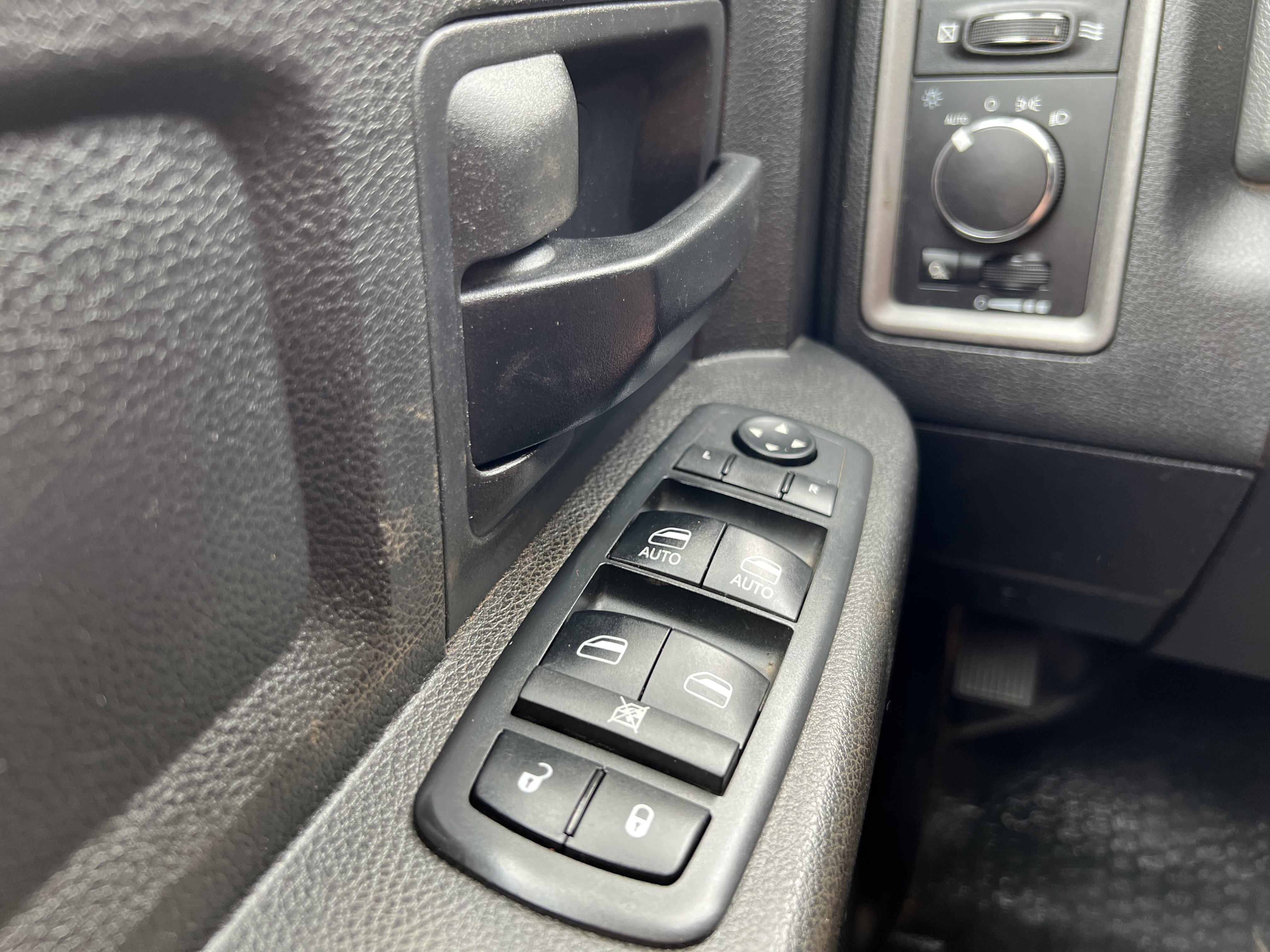 Used 2018 RAM 2500 Tradesman w/ Chrome Appearance Group AWD/4WD image 24