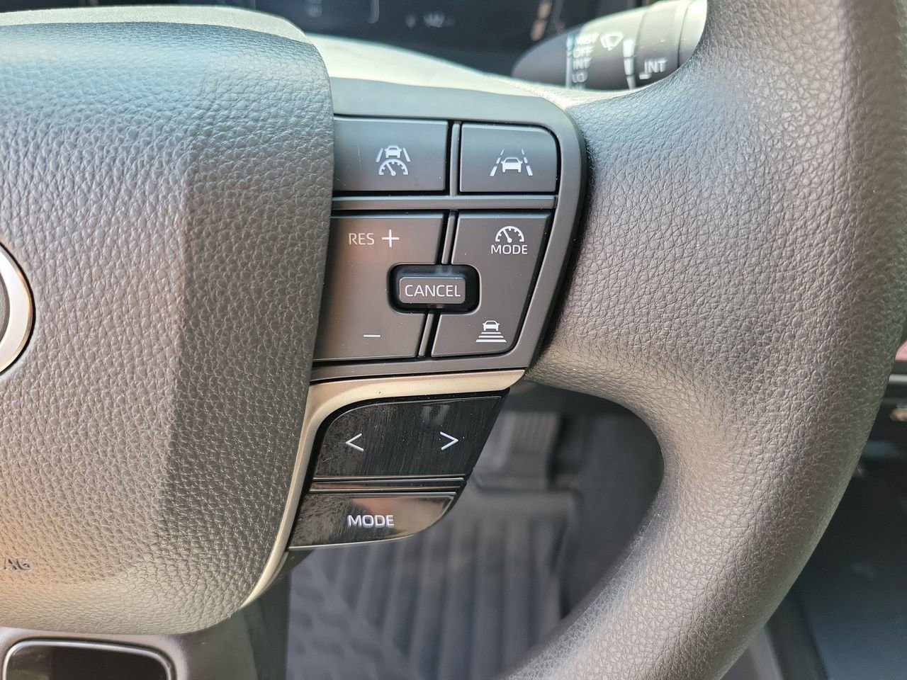 Used 2025 Toyota Camry LE w/ Convenience Package image 21