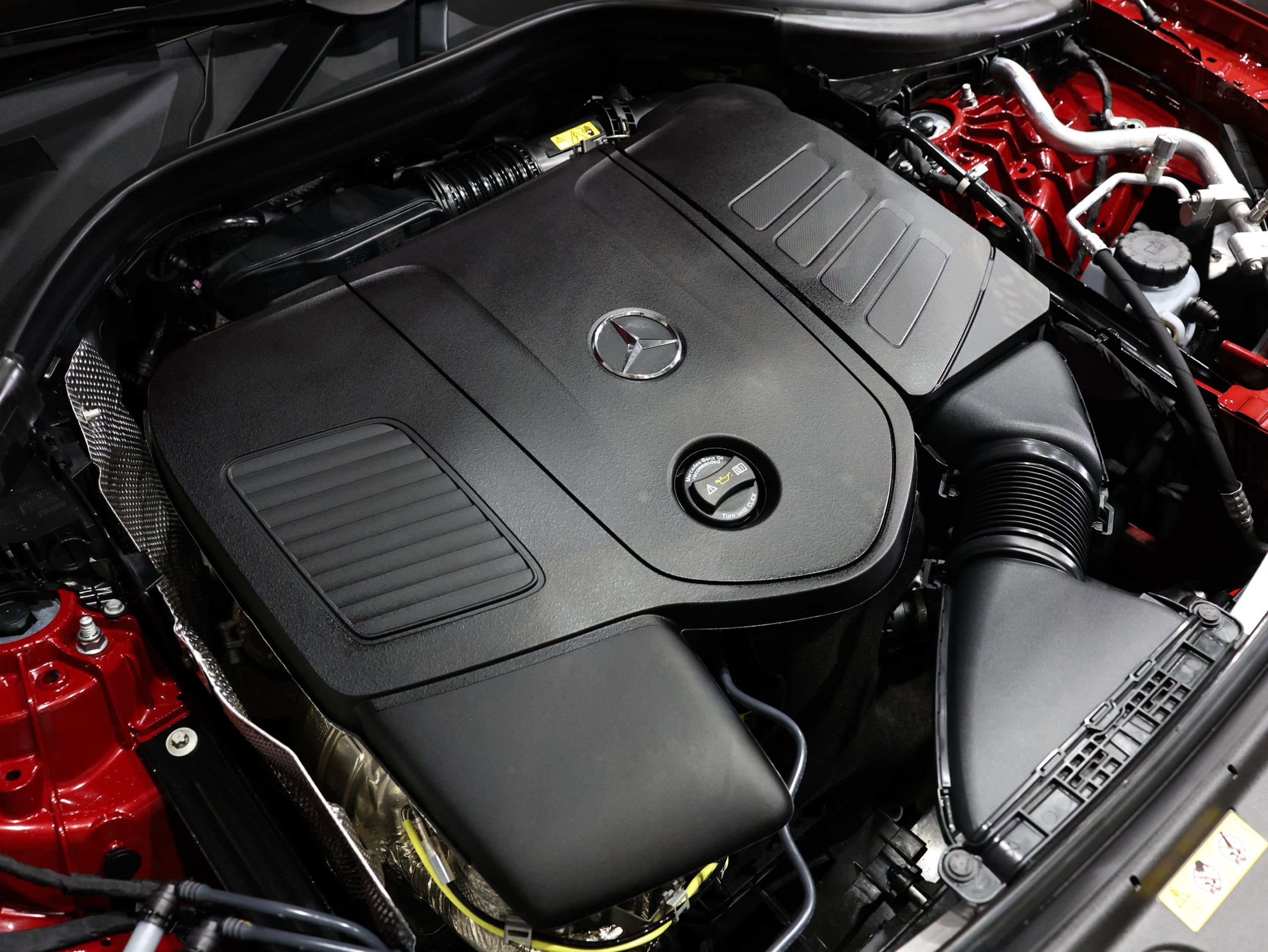 Used 2025 Mercedes-Benz GLC 300 4MATIC image 36