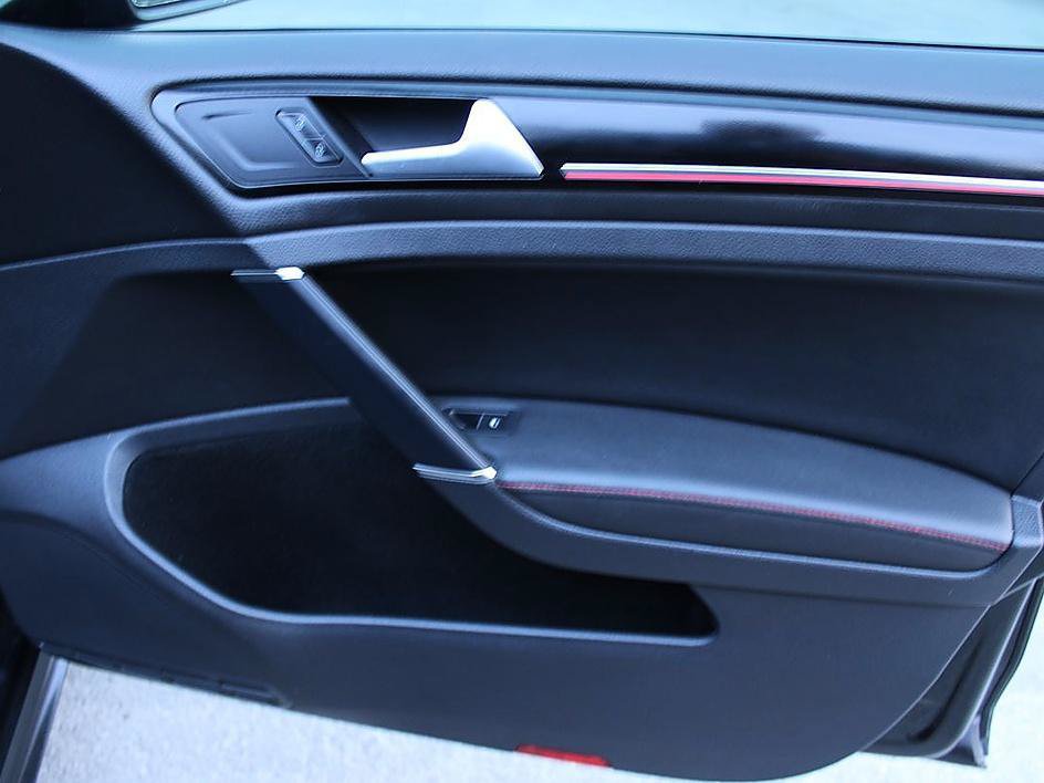 Used 2015 Volkswagen GTI SE w/ Lighting Package (SEL) FWD image 18